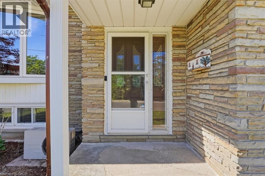 Single Family at 41 ALBERT Street, Thorold, Ontario - Photo 6 - RE/MAX Garden City Realty