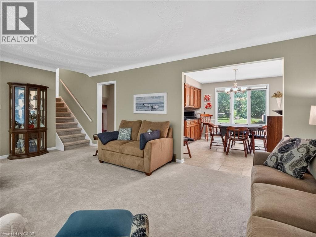 Single Family at 17 MONTGOMERY Road, Welland, Ontario - Photo 10 - RE/MAX Garden City Realty