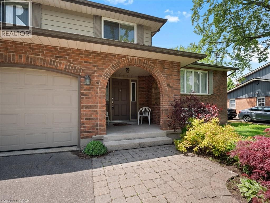 Single Family at 17 MONTGOMERY Road, Welland, Ontario - Photo 3 - RE/MAX Garden City Realty