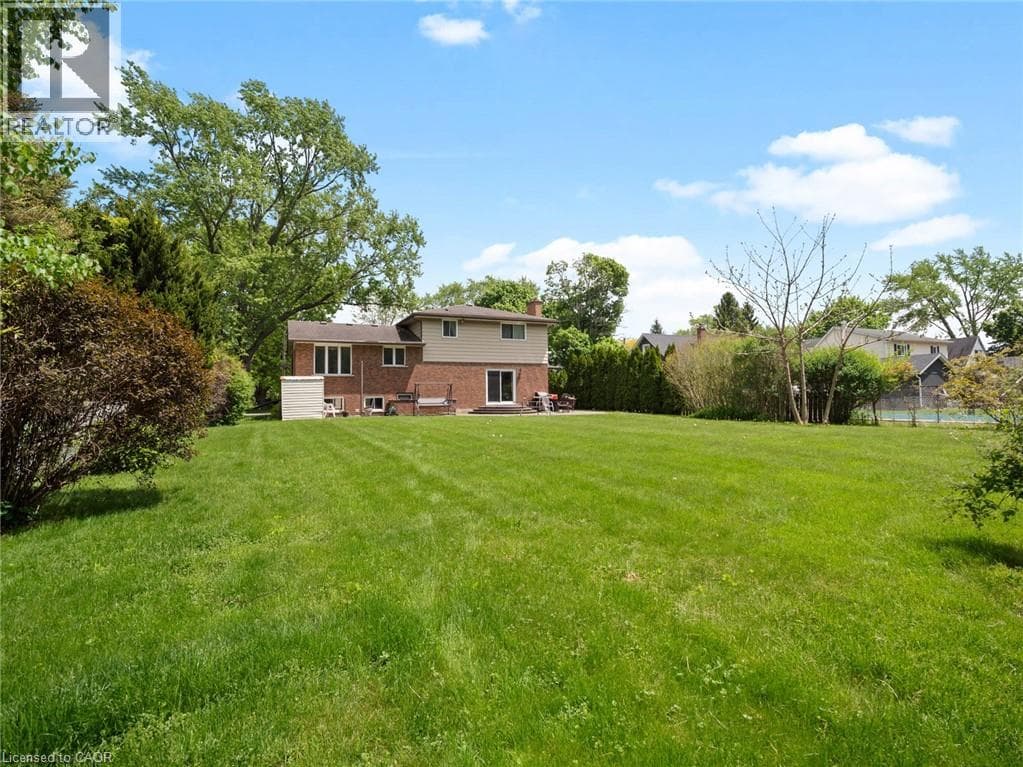 Single Family at 17 MONTGOMERY Road, Welland, Ontario - Photo 6 - RE/MAX Garden City Realty