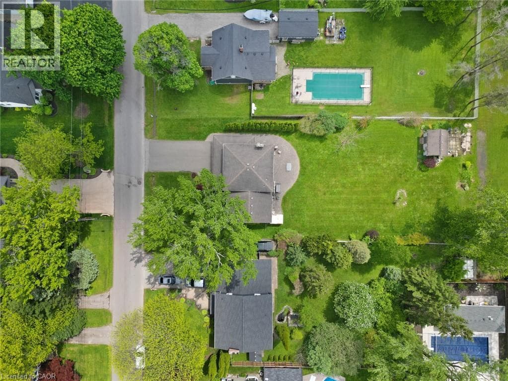 Single Family at 17 MONTGOMERY Road, Welland, Ontario - Photo 7 - RE/MAX Garden City Realty