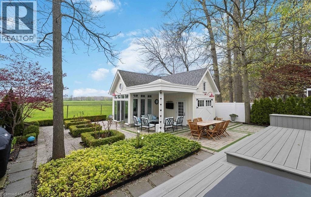 Single Family at 20 SHAKESPEARE Avenue, Niagara-on-the-Lake, Ontario - Photo 3 - RE/MAX Garden City Realty