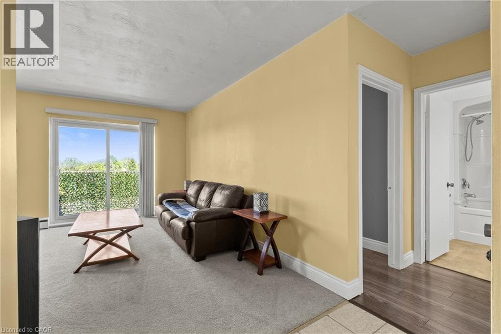 Single Family at 37- 456 CARLTON Street, St. Catharines, Ontario - Photo 5 - RE/MAX Garden City Realty
