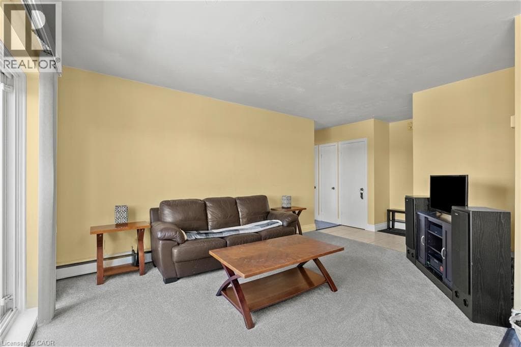 Single Family at 37- 456 CARLTON Street, St. Catharines, Ontario - Photo 8 - RE/MAX Garden City Realty