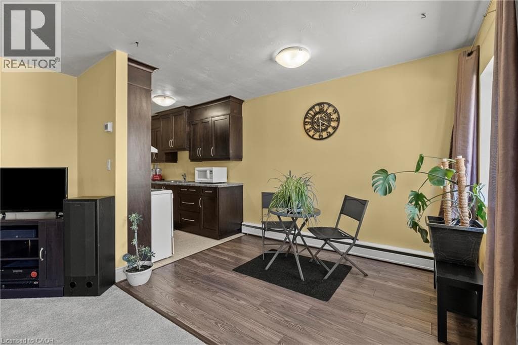 Single Family at 37- 456 CARLTON Street, St. Catharines, Ontario - Photo 9 - RE/MAX Garden City Realty