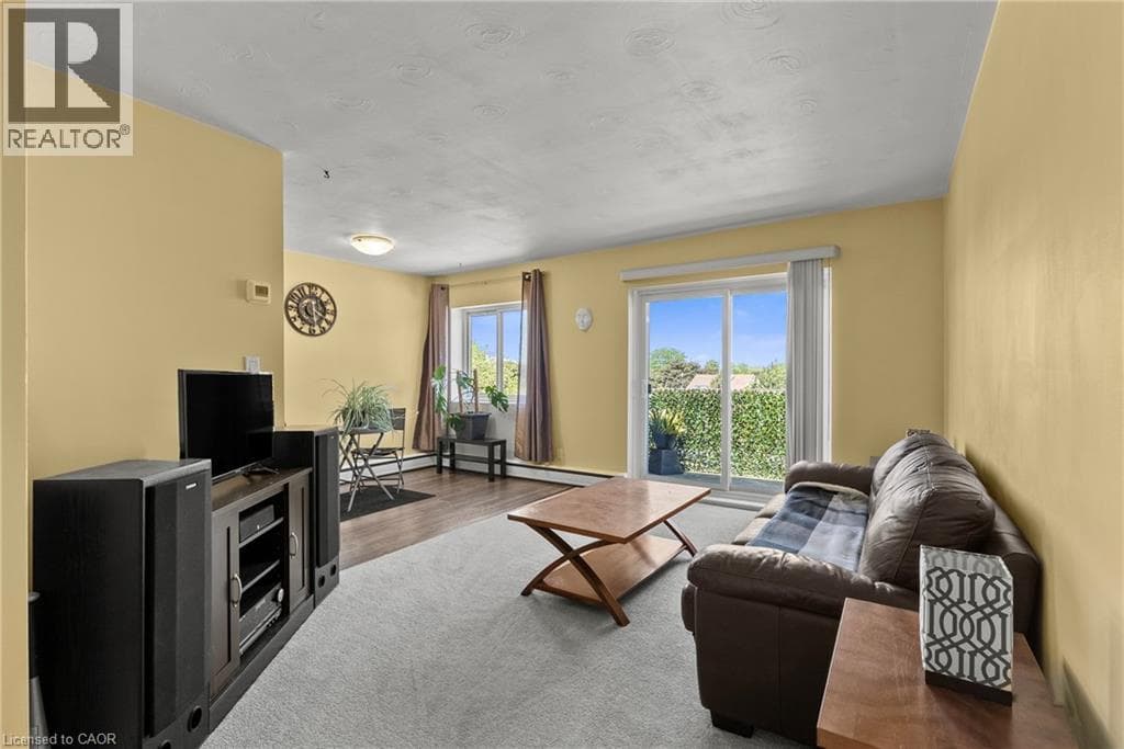 Single Family at 37- 456 CARLTON Street, St. Catharines, Ontario - Photo 6 - RE/MAX Garden City Realty
