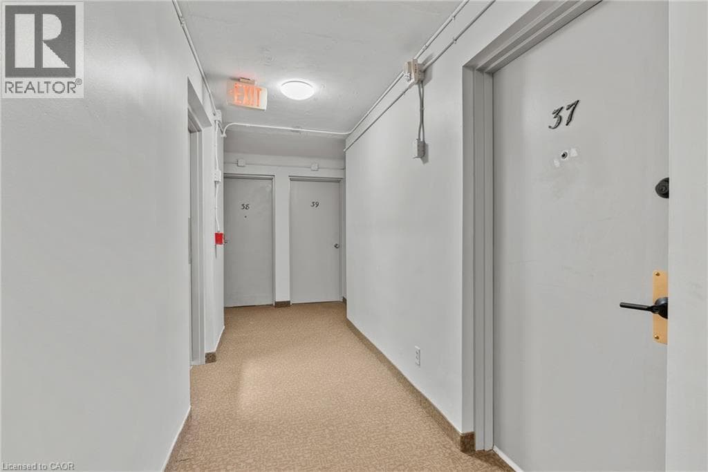 Single Family at 37- 456 CARLTON Street, St. Catharines, Ontario - Photo 4 - RE/MAX Garden City Realty