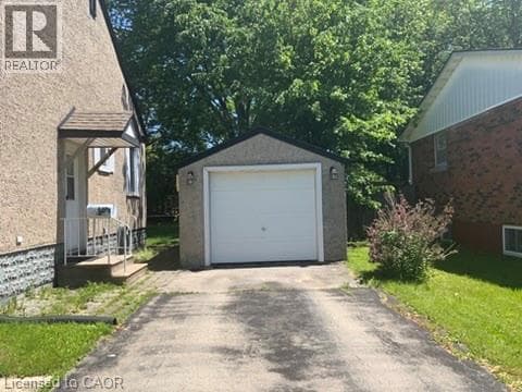 Single Family at 288 FIRST Avenue, Welland, Ontario - Photo 3 - RE/MAX Garden City Realty