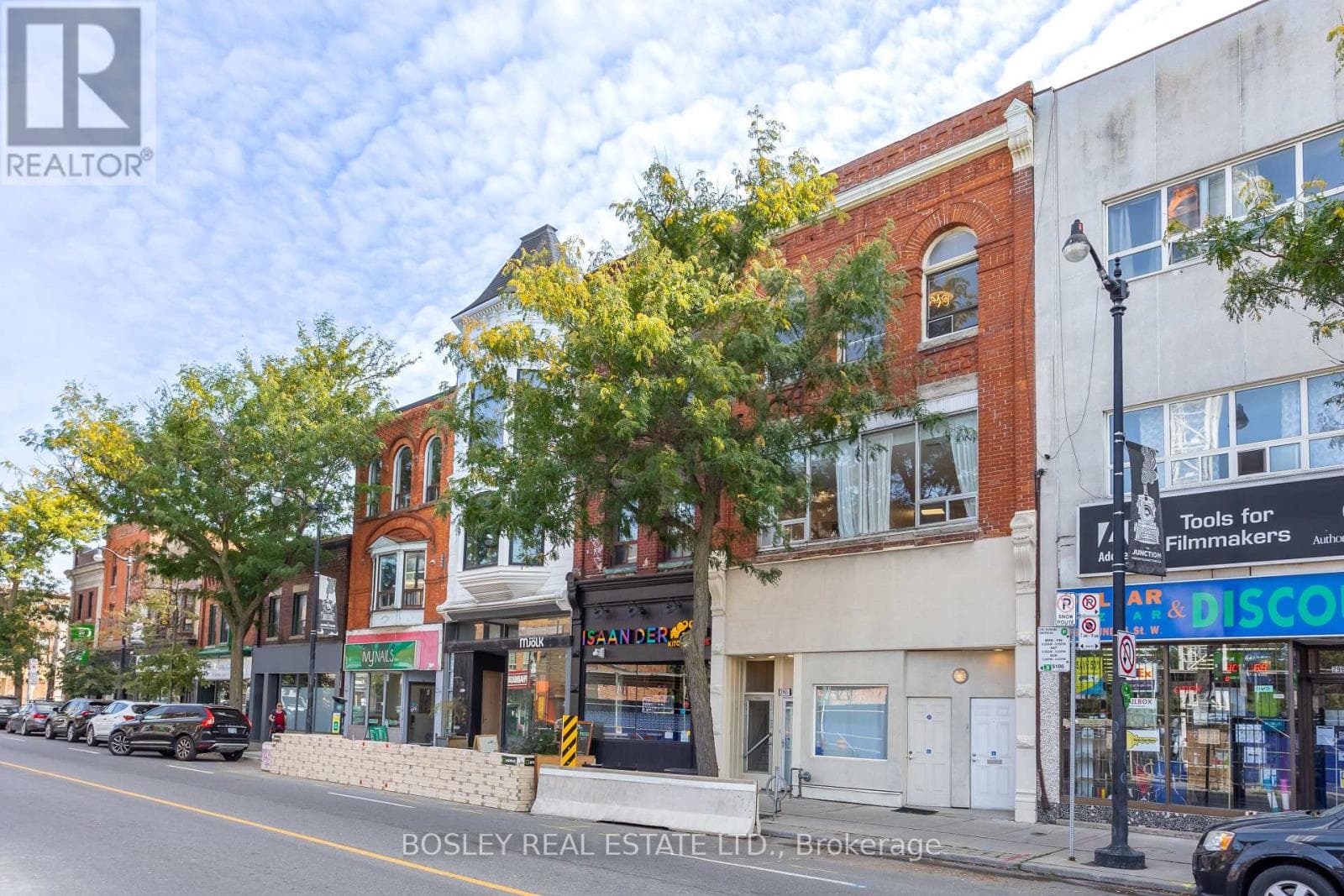 2963 Dundas Street