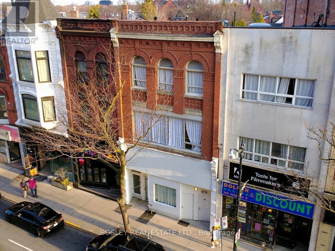 2963 Dundas Street
