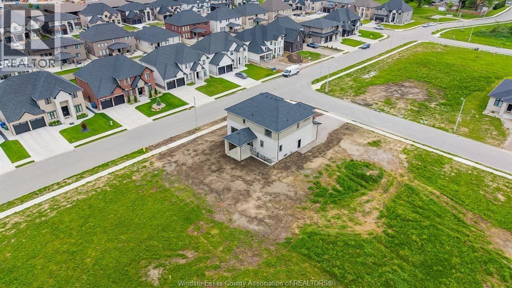 Single Family at 3698 FARROW Avenue, Windsor, Ontario - Photo 3 - RE/MAX Garden City Realty