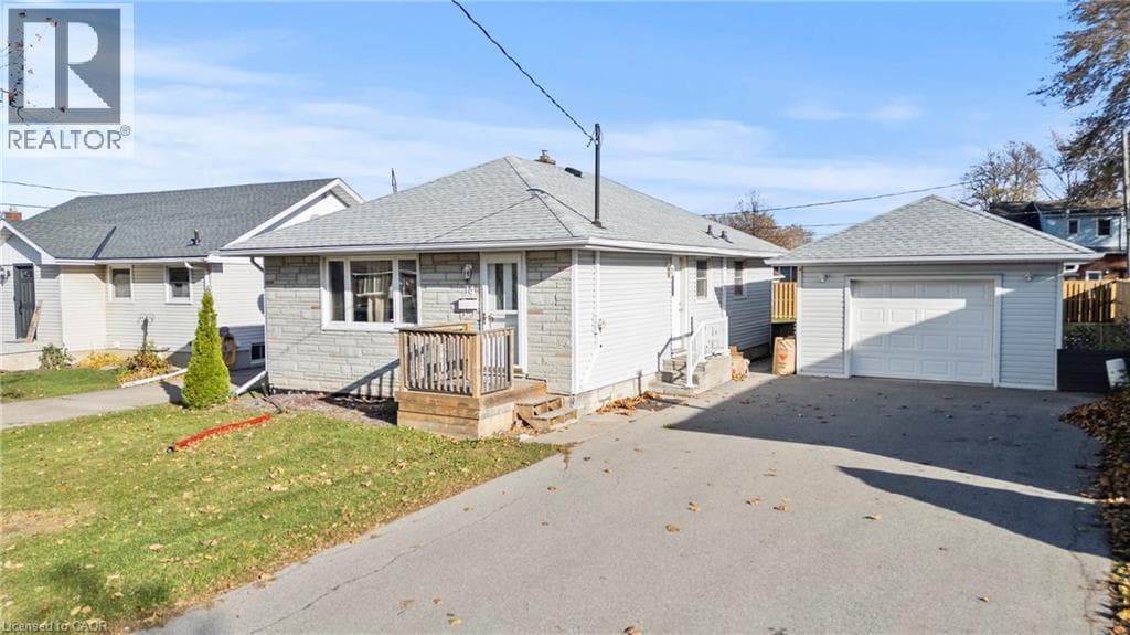 Single Family at Lower- 14 WESTMOUNT Avenue, Thorold, Ontario - Photo 2 - RE/MAX Garden City Realty