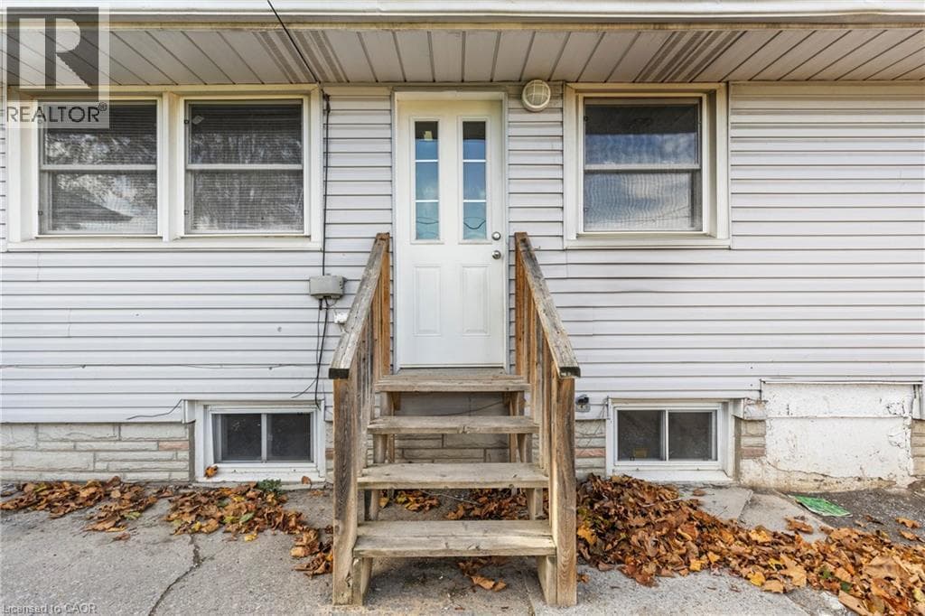 Single Family at Lower- 14 WESTMOUNT Avenue, Thorold, Ontario - Photo 3 - RE/MAX Garden City Realty