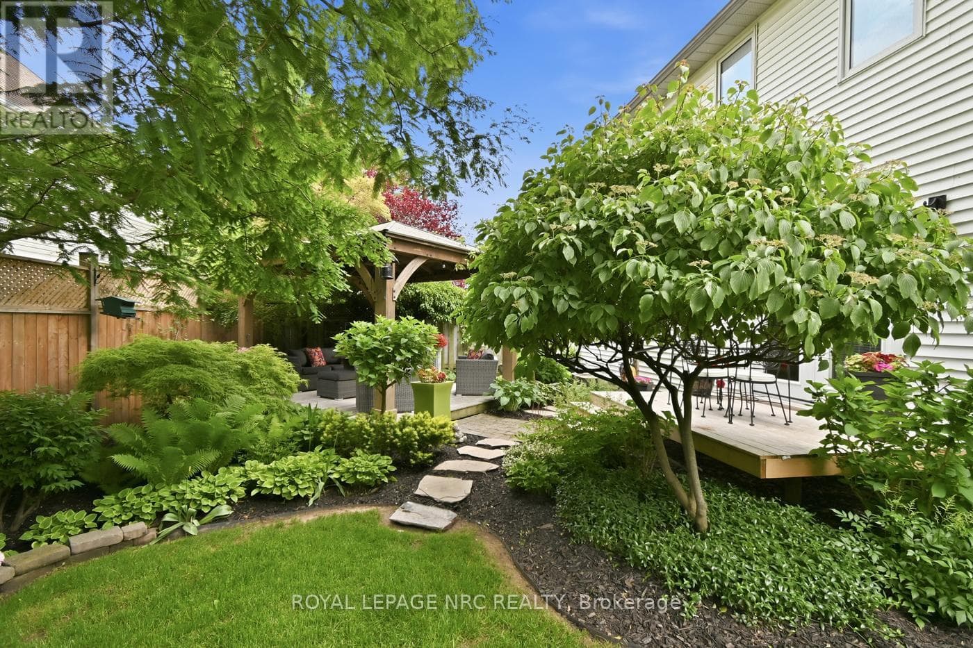 Single Family at 15 Brigantine Court, St. Catharines (Port Weller), Ontario - Photo 4 - RE/MAX Garden City Realty
