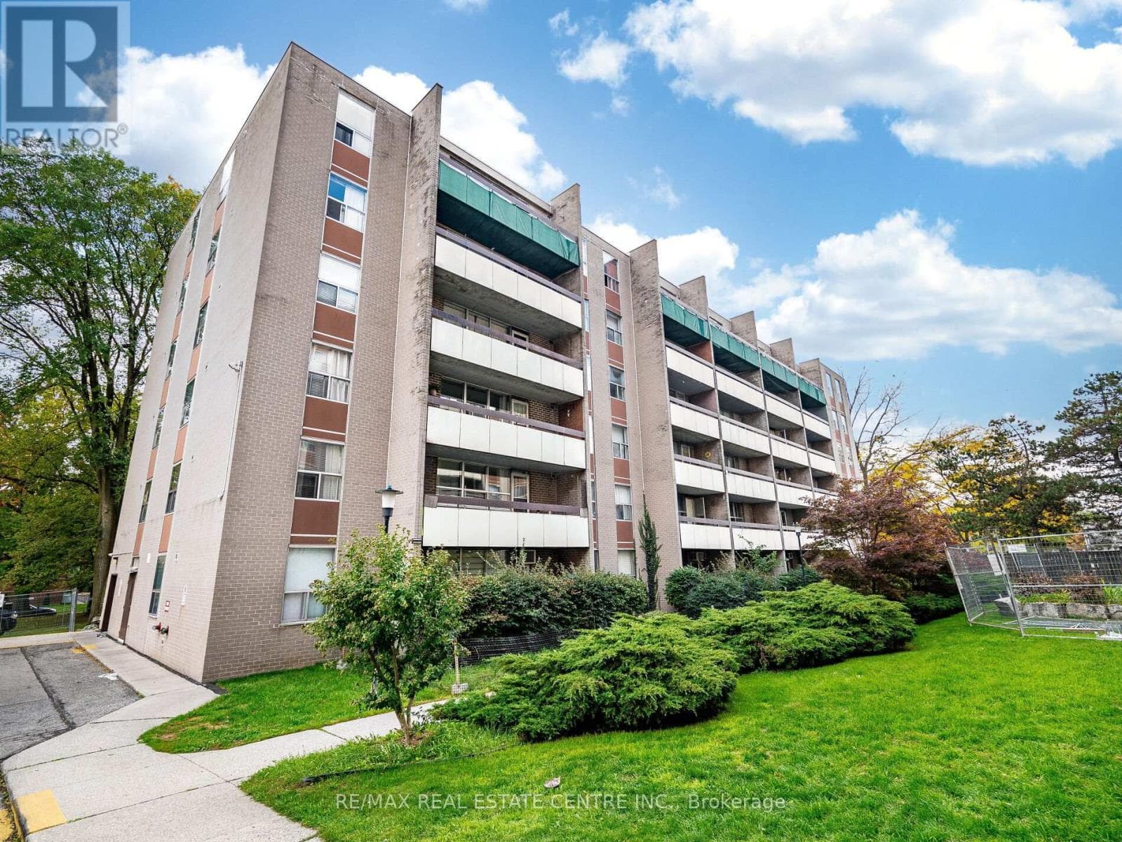 407- 3625 Lake Shore Boulevard