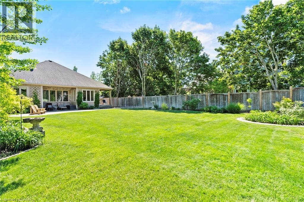 Single Family at 8 CAMPBELL Street, Niagara-on-the-Lake, Ontario - Photo 3 - RE/MAX Garden City Realty