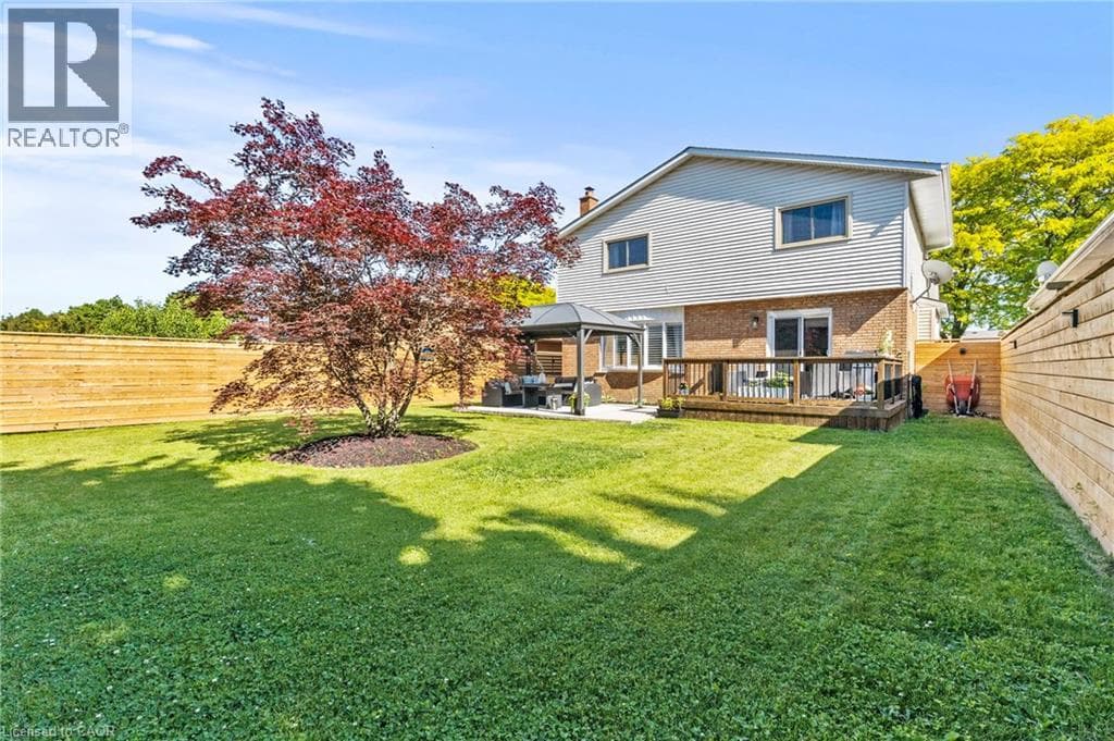 Single Family at 30 ORLANDO Drive, St. Catharines, Ontario - Photo 3 - RE/MAX Garden City Realty