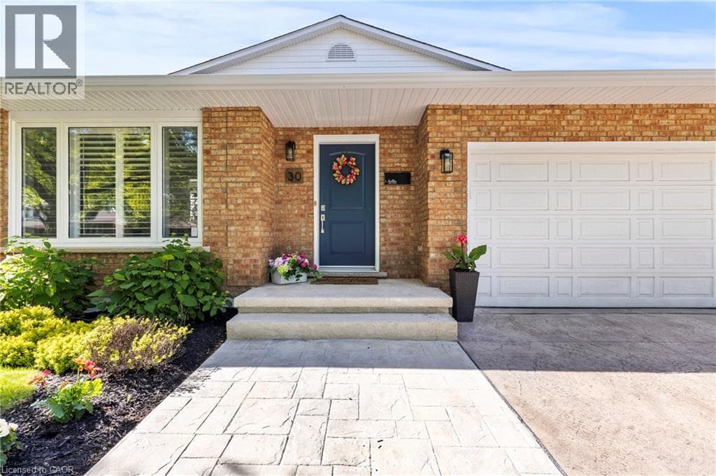Single Family at 30 ORLANDO Drive, St. Catharines, Ontario - Photo 4 - RE/MAX Garden City Realty