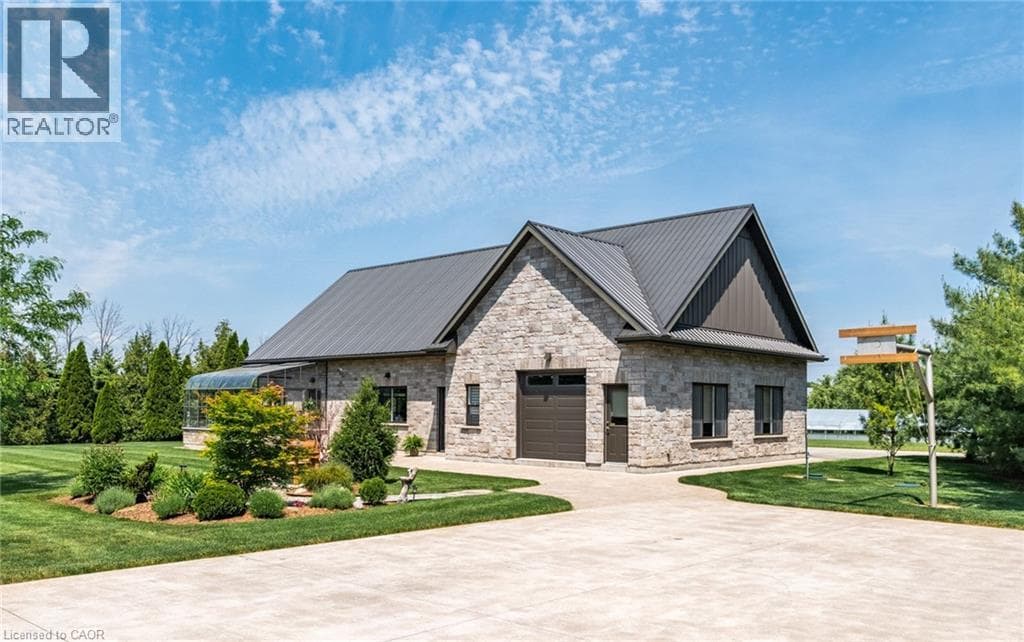 Single Family at 4580 CHERRY Avenue, Beamsville, Ontario - Photo 6 - RE/MAX Garden City Realty
