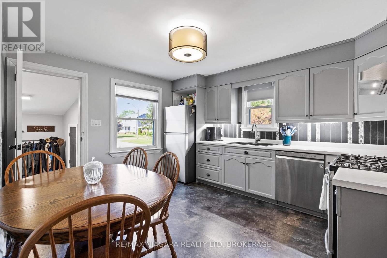 Single Family at 809 Broadway Avenue, Welland (Broadway), Ontario - Photo 10 - RE/MAX Garden City Realty