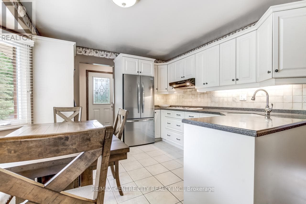 Single Family at 20 Hines Crescent, London South (South Q), Ontario - Photo 8 - RE/MAX Garden City Realty