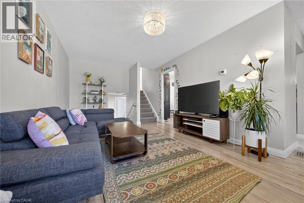 Single Family at 136 ROCKWOOD Avenue, St. Catharines, Ontario - Photo 10 - RE/MAX Garden City Realty