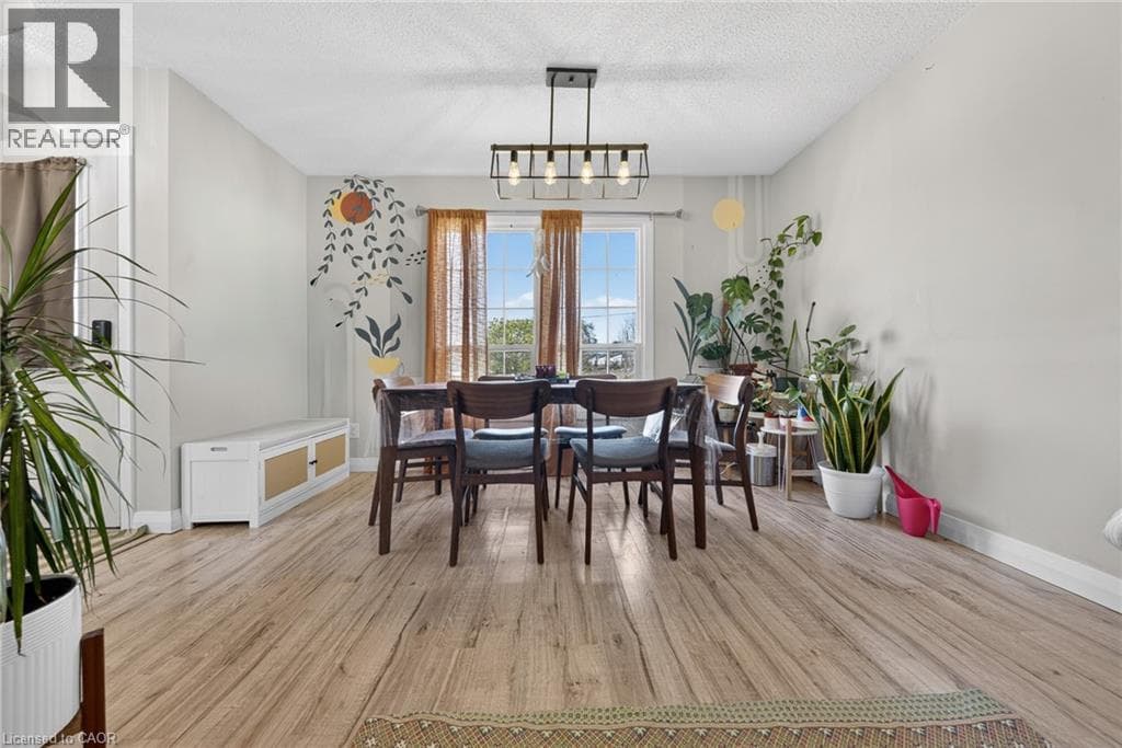 Single Family at 136 ROCKWOOD Avenue, St. Catharines, Ontario - Photo 7 - RE/MAX Garden City Realty