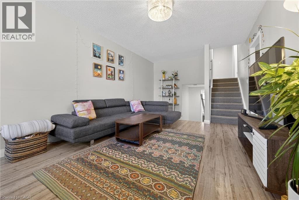 Single Family at 136 ROCKWOOD Avenue, St. Catharines, Ontario - Photo 9 - RE/MAX Garden City Realty