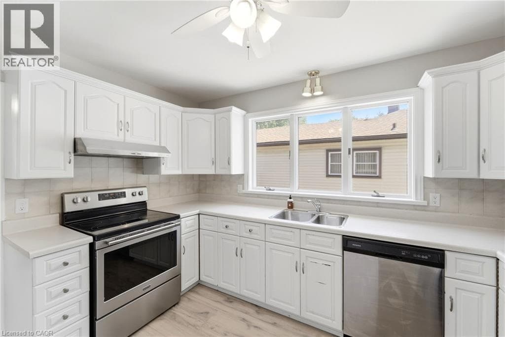 Single Family at 6447 BURDETTE Drive, Niagara Falls, Ontario - Photo 8 - RE/MAX Garden City Realty