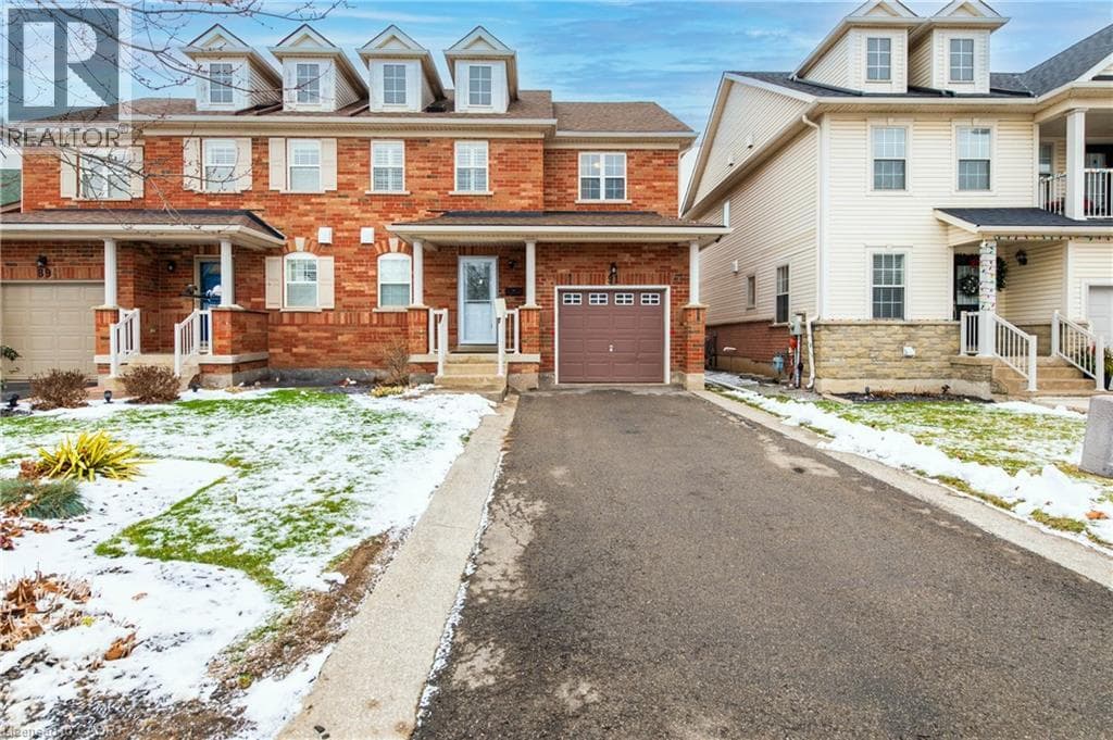 Single Family at 91 YOUNG Crescent, Niagara-on-the-Lake, Ontario - Photo 2 - RE/MAX Garden City Realty