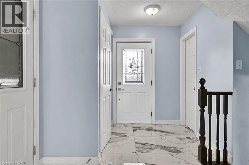 Single Family at 91 YOUNG Crescent, Niagara-on-the-Lake, Ontario - Photo 5 - RE/MAX Garden City Realty
