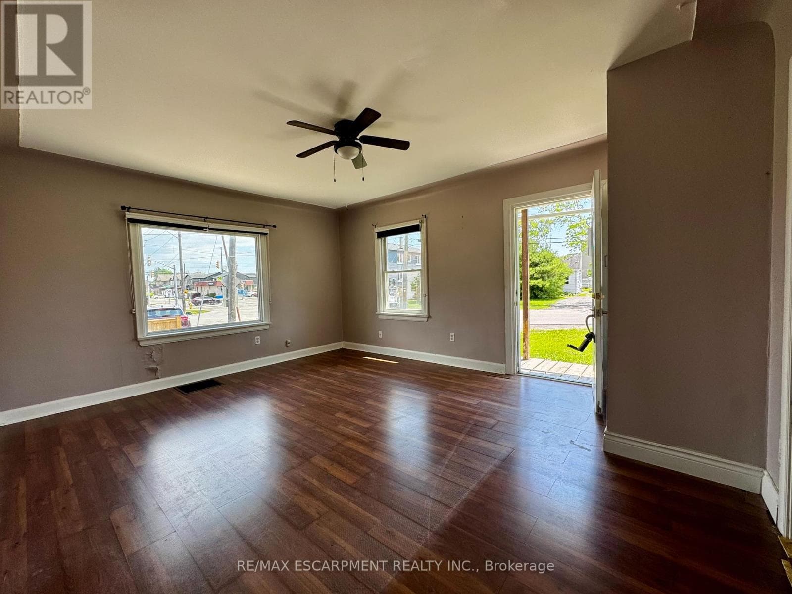 Single Family at 89 Lincoln Avenue, St. Catharines (Oakdale), Ontario - Photo 10 - RE/MAX Garden City Realty