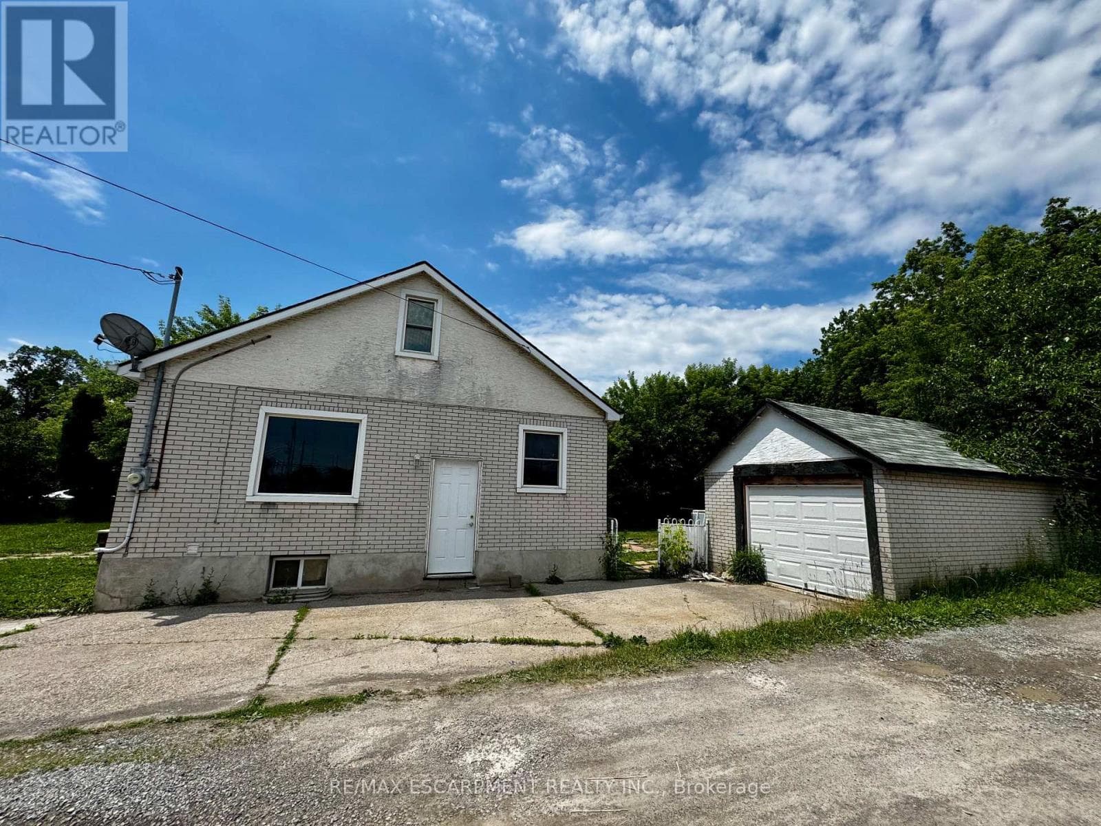 Single Family at 89 Lincoln Avenue, St. Catharines (Oakdale), Ontario - Photo 3 - RE/MAX Garden City Realty