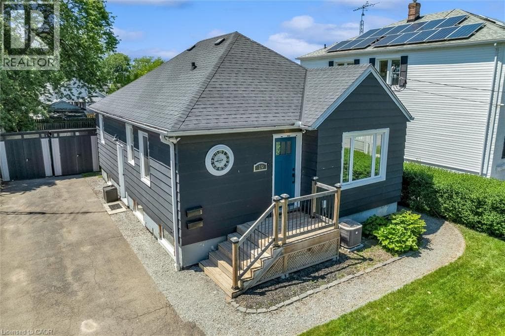 19 LYONS Avenue