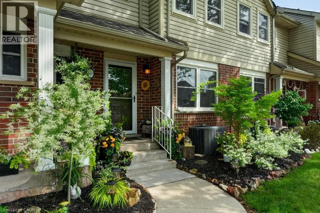 Single Family at 55- 55 KERMAN Avenue, Grimsby, Ontario - Photo 4 - RE/MAX Garden City Realty
