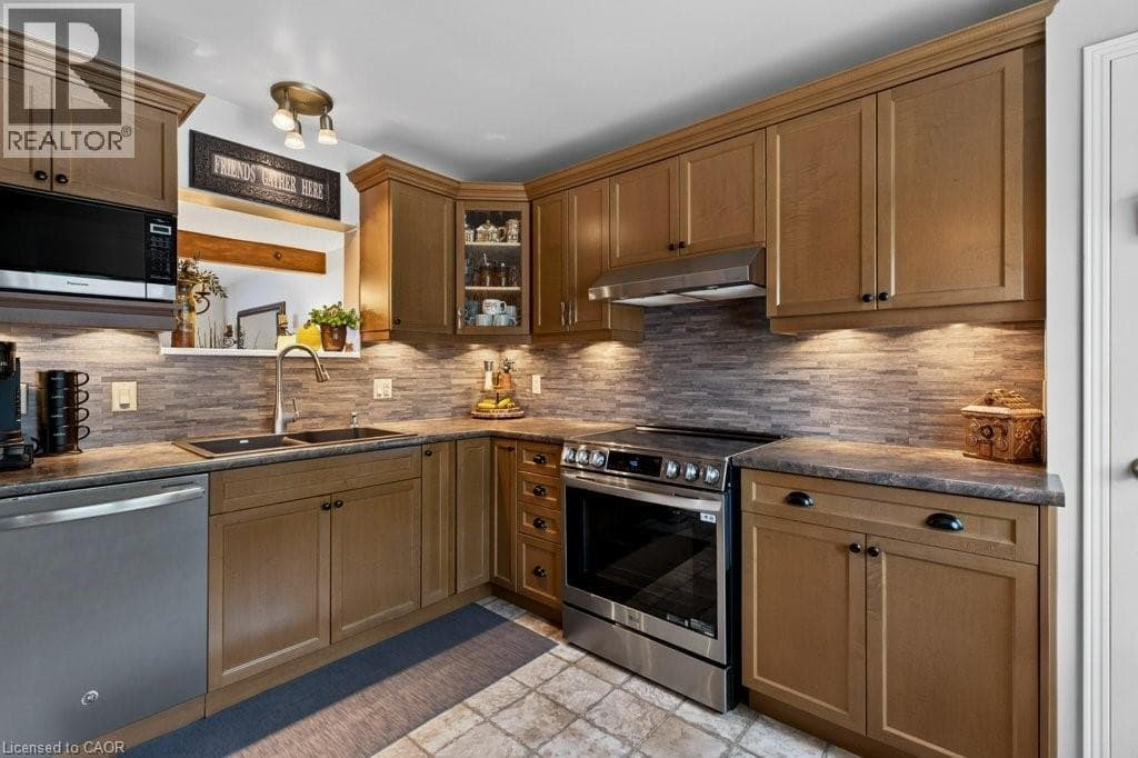 Single Family at 55- 55 KERMAN Avenue, Grimsby, Ontario - Photo 6 - RE/MAX Garden City Realty