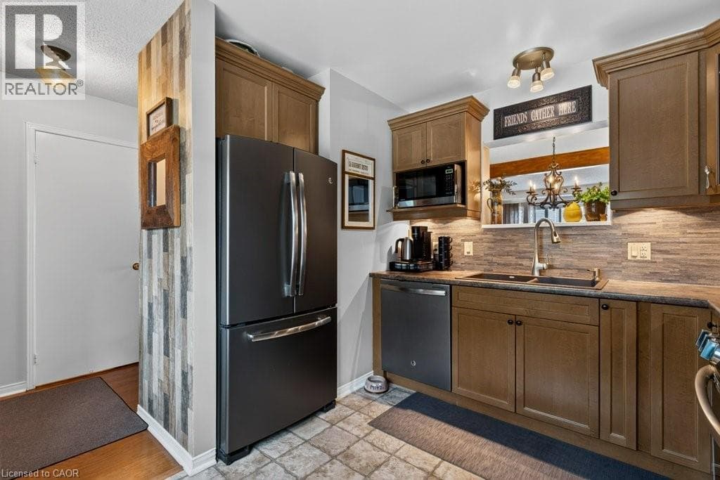 Single Family at 55- 55 KERMAN Avenue, Grimsby, Ontario - Photo 8 - RE/MAX Garden City Realty