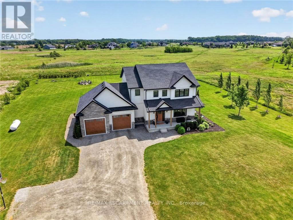 Single Family at 195 VICTORIA Avenue, Pelham (Fenwick), Ontario - Photo 3 - RE/MAX Garden City Realty
