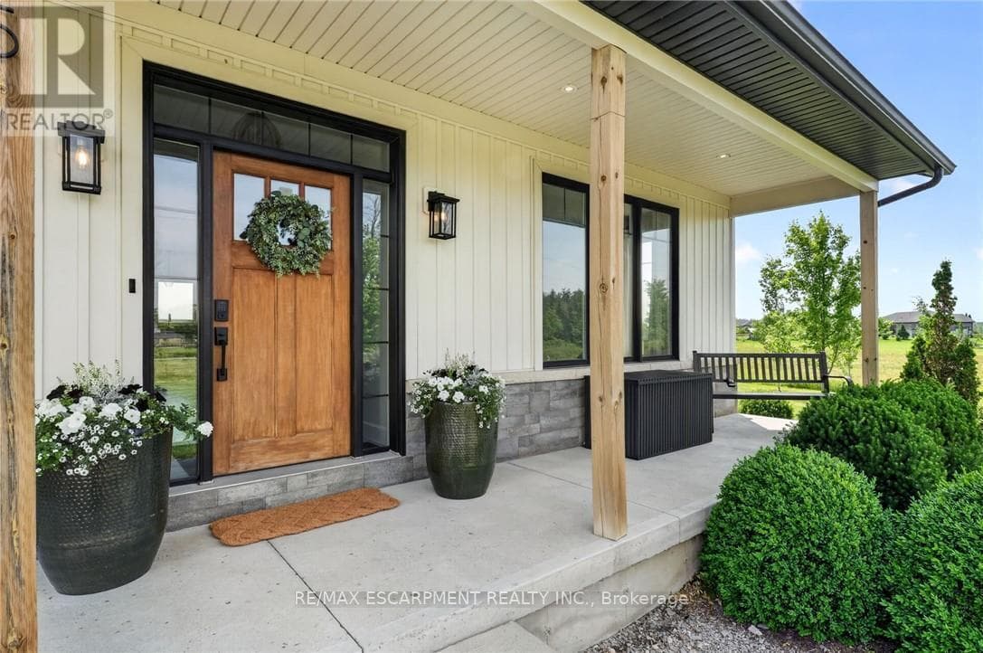 Single Family at 195 VICTORIA Avenue, Pelham (Fenwick), Ontario - Photo 6 - RE/MAX Garden City Realty