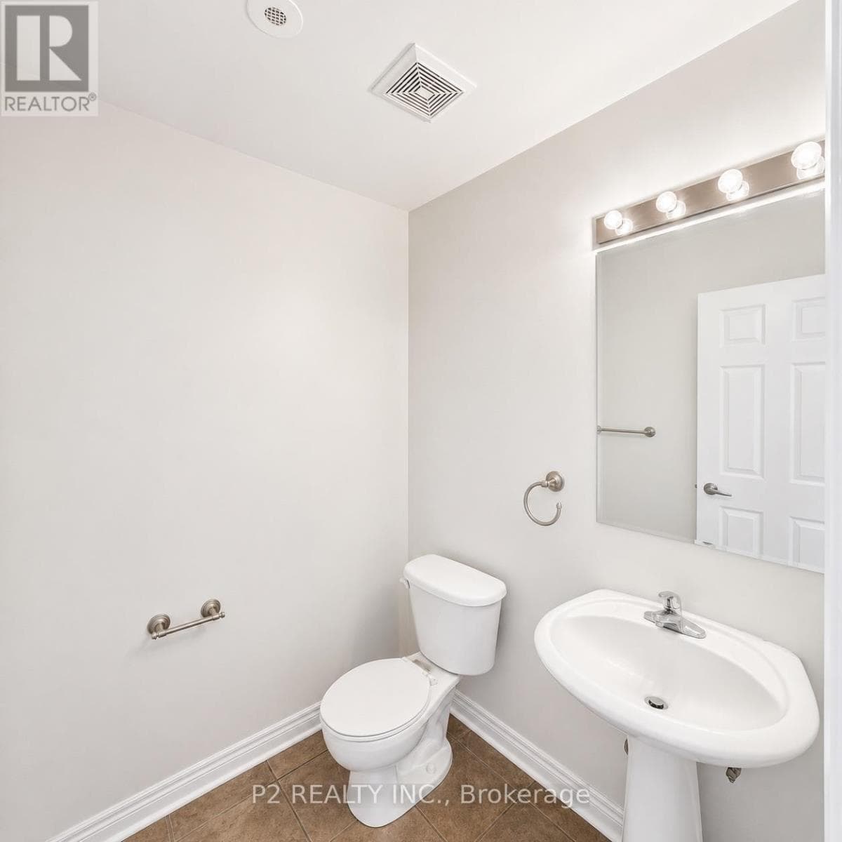 Single Family at 7- 3062 Lake Shore Boulevard, Toronto (New Toronto), Ontario - Photo 9 - RE/MAX Garden City Realty
