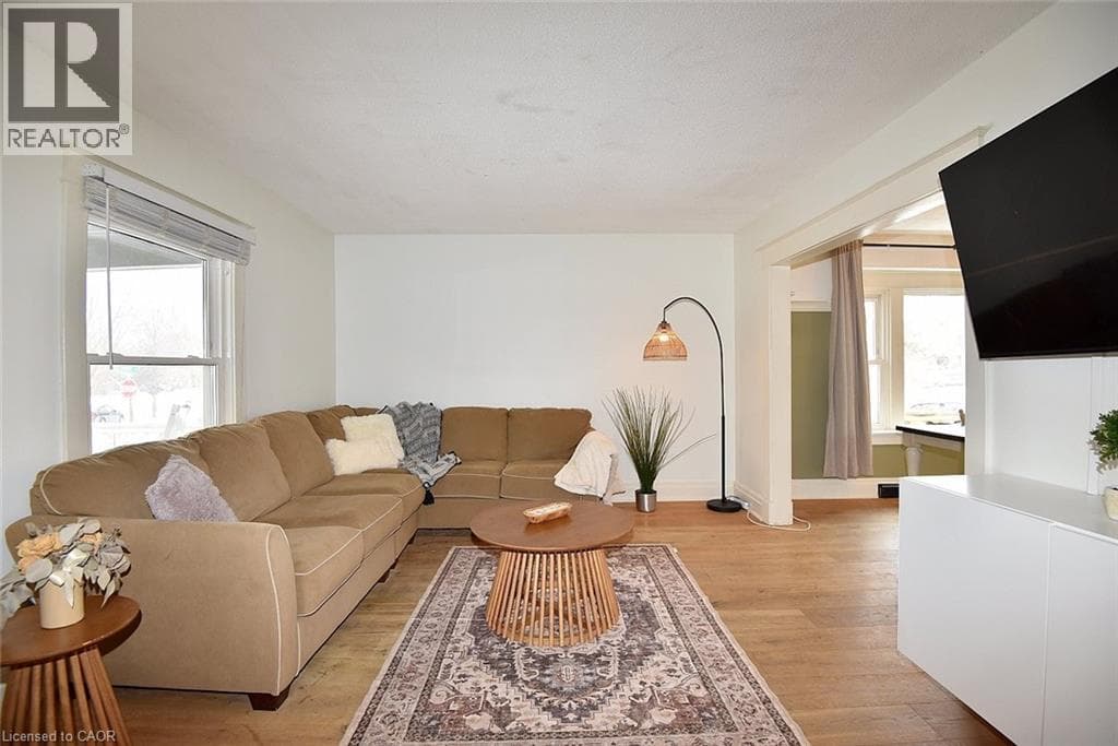 Single Family at 24 FITZGERALD Street, St. Catharines, Ontario - Photo 6 - RE/MAX Garden City Realty