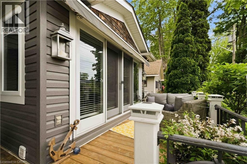 Single Family at 11 PEEL Street, St. Catharines, Ontario - Photo 4 - RE/MAX Garden City Realty