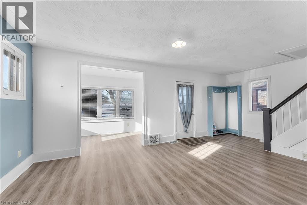 Single Family at 5932 CARLTON Avenue, Niagara Falls, Ontario - Photo 6 - RE/MAX Garden City Realty