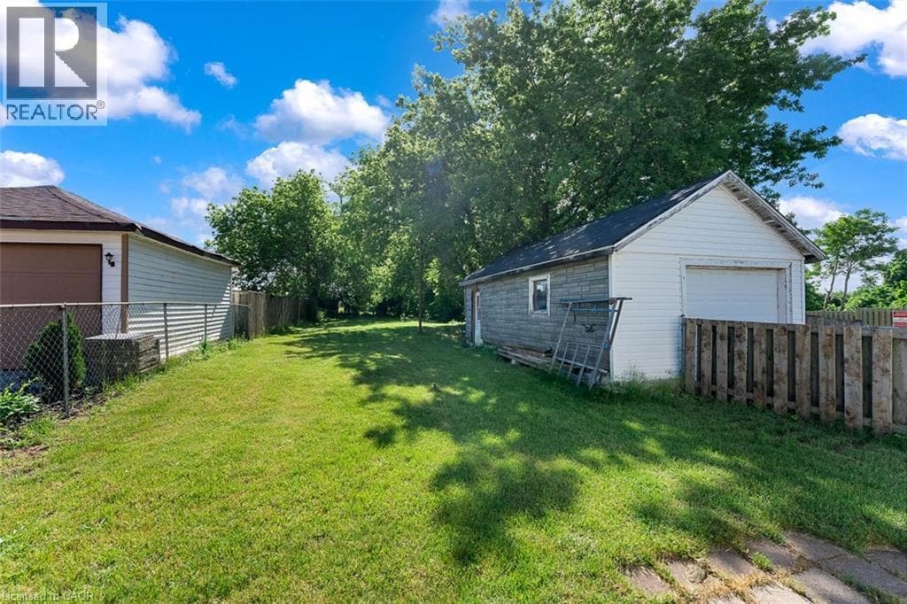 Single Family at 5932 CARLTON Avenue, Niagara Falls, Ontario - Photo 4 - RE/MAX Garden City Realty