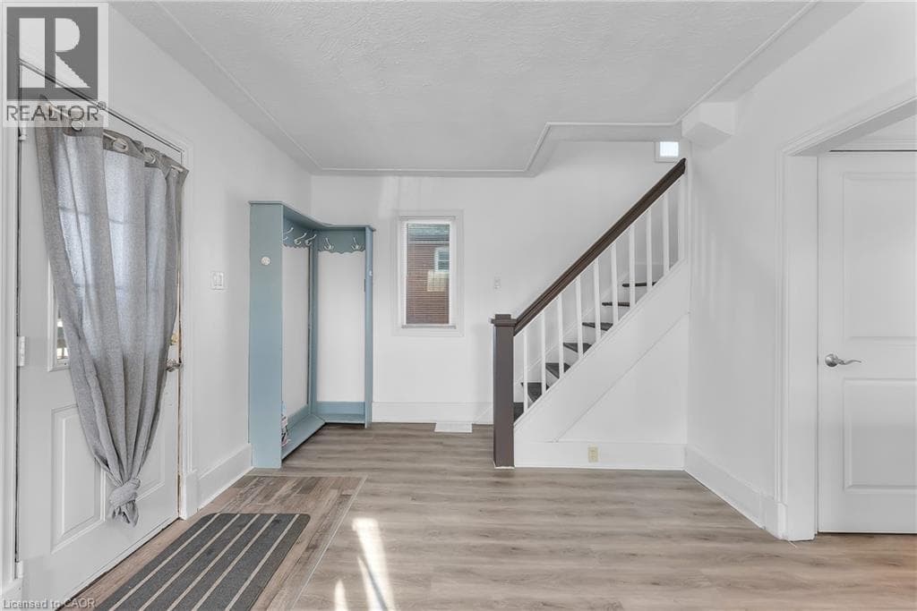 Retail at 5932 CARLTON Avenue, Niagara Falls, Ontario - Photo 7 - RE/MAX Garden City Realty