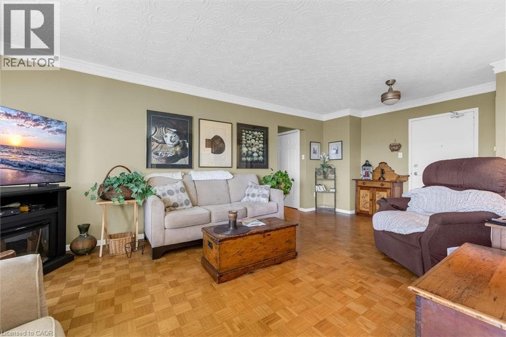 Single Family at 1007- 35 TOWERING HEIGHTS Boulevard, St. Catharines, Ontario - Photo 2 - RE/MAX Garden City Realty