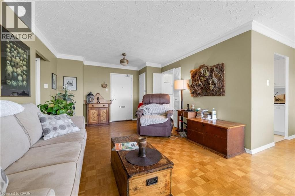 Single Family at 1007- 35 TOWERING HEIGHTS Boulevard, St. Catharines, Ontario - Photo 3 - RE/MAX Garden City Realty