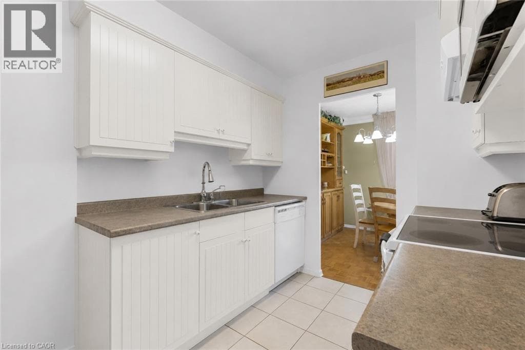 Single Family at 1007- 35 TOWERING HEIGHTS Boulevard, St. Catharines, Ontario - Photo 6 - RE/MAX Garden City Realty