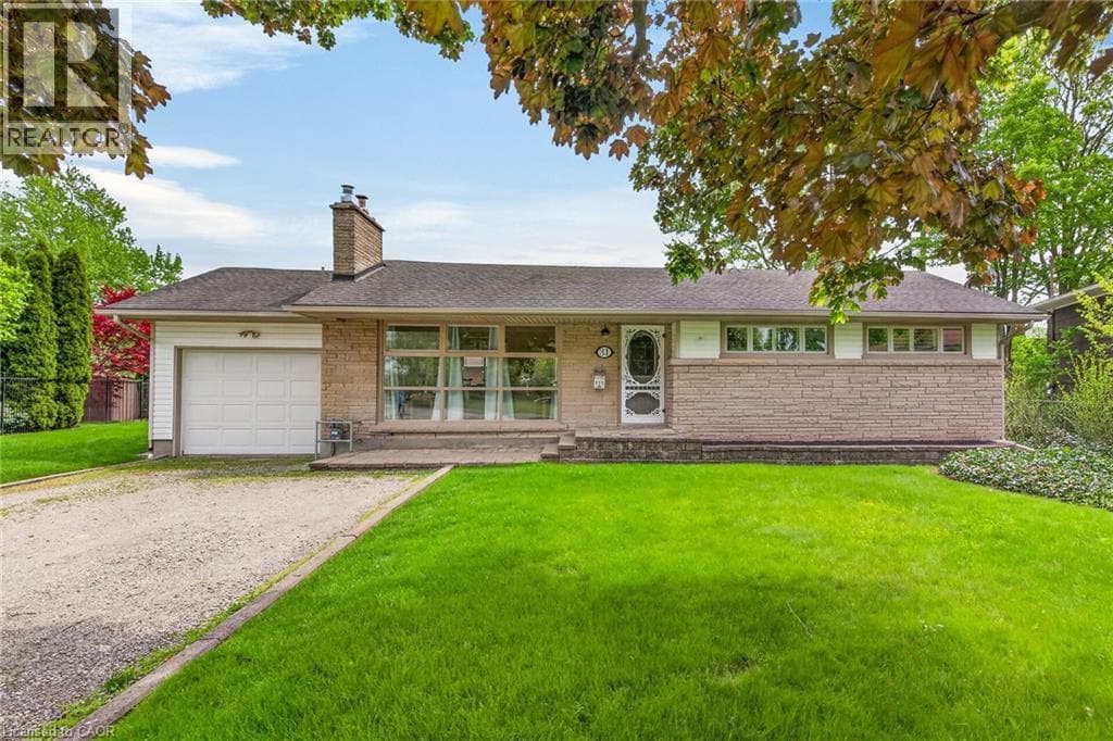 Single Family at 31 LARCHWOOD Drive, St. Catharines, Ontario - Photo 2 - RE/MAX Garden City Realty