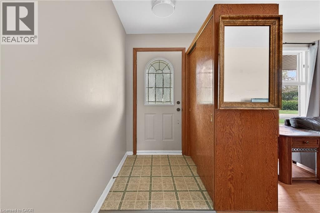 Single Family at 31 LARCHWOOD Drive, St. Catharines, Ontario - Photo 5 - RE/MAX Garden City Realty